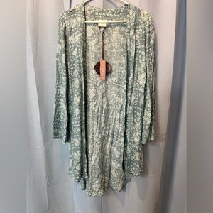 Knox Rose Blue and White Paisley Kimono